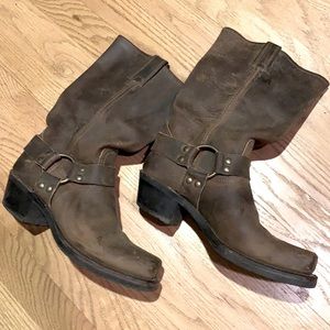 Frye Harness 12R Dark Tan Boots